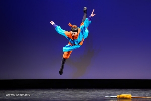 Jesse Browde performs a butterfly kick in his self-selected piece. (Junior male silver award co-winner)