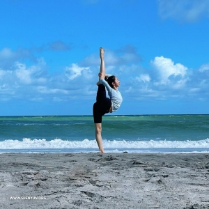 När vi inte dansar på scenen... gillar vi att dansa på stranden! Vi njuter av en ledig dag på West Palm Beach.