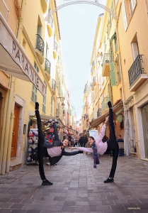 Angelia and Nara add some flair to the <em>belle rues</em> of Monaco. 