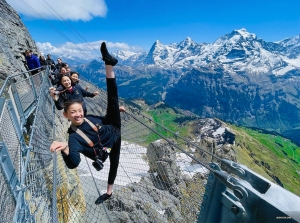 Nos danseuses évoluent sur le Thrill Walk avec une aisance toute naturelle.