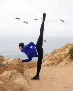 <em>Tan hai</em> (灘海) is a classical Chinese dance pose that literally means, “overlooking the sea.” Dance Zhiheng Li in Malibu.
