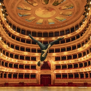 Sau khi đến Palermo, đã đến lúc sẵn sàng cho các buổi biểu diễn tại Teatro Massimo.
