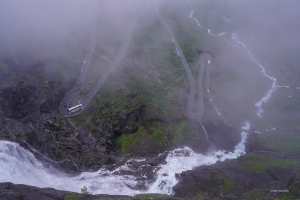 Jalan berliku dan pemandangan menakjubkan Trollstigen, Norwegia.