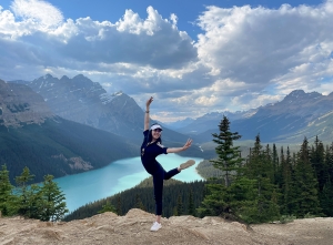 La sœur de Mathew, la danseuse Jessica Zhang, sait bien où ils devraient se rendre par la suite. 