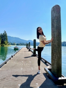 Aan de westkust bezocht danseres Kexin Li het Mount Rainier National Park in Washington.