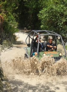 All'Xplor Park sono saliti sugli anfibi per un'avventura spumeggiante.