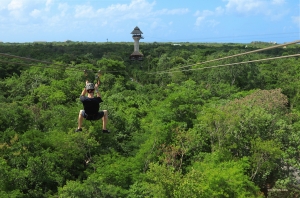 Para penari kemudian pergi dari bawah tanah ke jalan di atas dan berbaris di atas hutan.