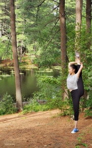 在離神韻總部更近的地方，舞蹈演員Angela Liu在馬薩諸塞州的Harold Parker州立森林找到了她的禪心。