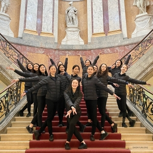 ベルリンでの10公演を通して暖かく迎えられた神韻グローバル芸術団のダンサーたち。神韻ヨーロッパツアーの最初の公演がベルリンでした。