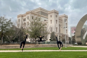 Die Welt ist Deine Auster! Und die Welt ist der Trainingsplatz der Shen Yun-Tänzer.