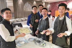 Dumplings taste even better when you make them yourself, as testified by the bright smiles on these musicians' faces!