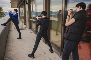 Die aufstrebenden Fotografen unter den Tänzern verpassen keine Gelegenheit, um ein paar Schnappschüsse zu machen.