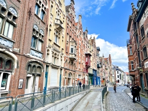 ベルギーの古都ゲントはブリュッセルとブルージュのほぼ中間に位置する。