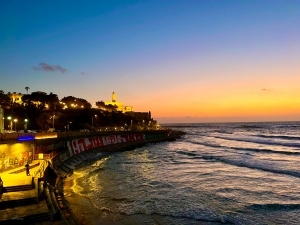 Ban đầu là một thành phố theo đúng nghĩa của nó, Jaffa hiện được tích hợp với Tel Aviv, một thành phố có những bãi biển đẹp, khung cảnh văn hóa đa dạng và cuộc sống về đêm sôi động.