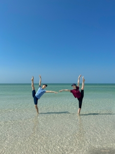 Als dans je leven is... doe je het overal en altijd, zelfs op het strand! 