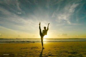 Basking in the golden glow of the Gold Coast's sandy shores, principal dancer Anna Huang gracefully extends one leg, her silhouette framed by the azure waters and radiant sunshine.