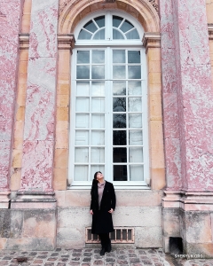 Erhu soloist Linda Wang has a matching moment at the Grand Trianon at Versailles.