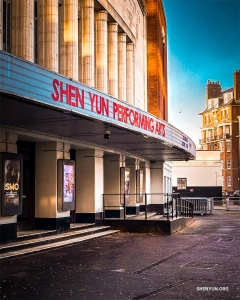 The Eventim Apollo in London gives Shen Yun a warm welcome.