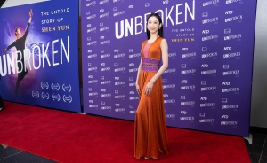 Principal dancer Angela Lin wears a Tang dynasty-inspired gown designed by Shen Yun Artistic Director D.F. (Samira Bouaou/The Epoch Times)