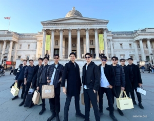 A stop at the National Gallery in London calls for a poster-worthy group picture. 